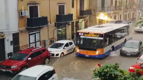Violento nubifragio su Palermo: allagamenti diffusi, le immagini da Partanna Mondello – IL VIDEO Violento nubifragio su Palermo: allagamenti diffusi, le immagini da Partanna Mondello – IL VIDEO
